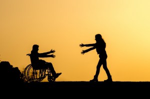 QUADRIPLEGIC MAN DANCES WITH WIFE 6 YEARS AFTER TRAGIC ACCIDENT